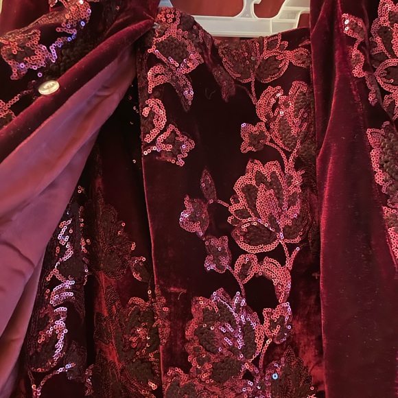 Woman’s Velvet & Sequin Three Piece Suit - Picture 4 of 5